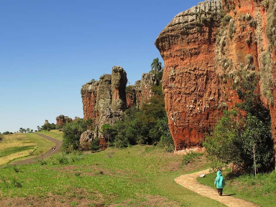 From Curitiba: Vila Velha State Park Full-Day Group Tour - Reading the giant sandstone forms