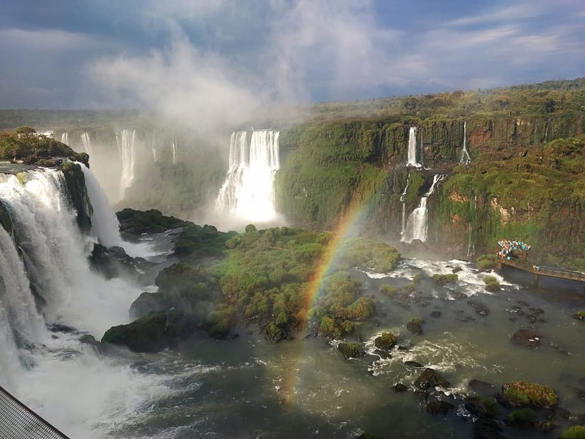 From Foz do Iguaçu: Brazilian Falls and Bird Park Tour - How the guide changes the day