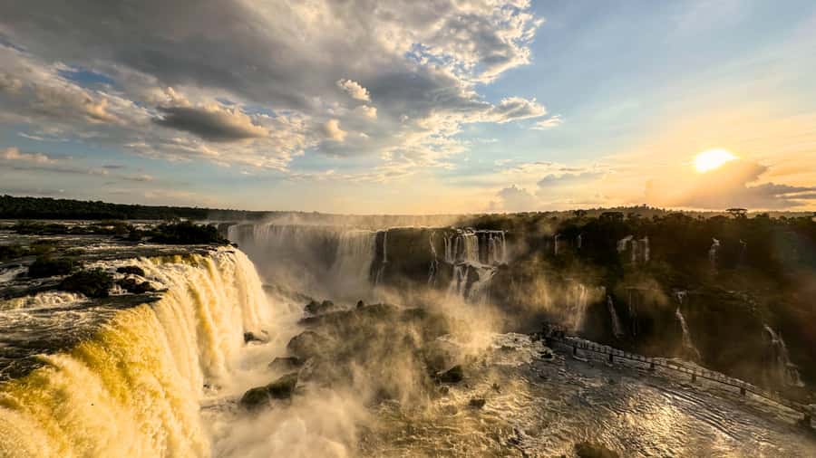 From Foz do Iguaçu: Sunset at the Falls - Why an evening at Iguaçu feels different