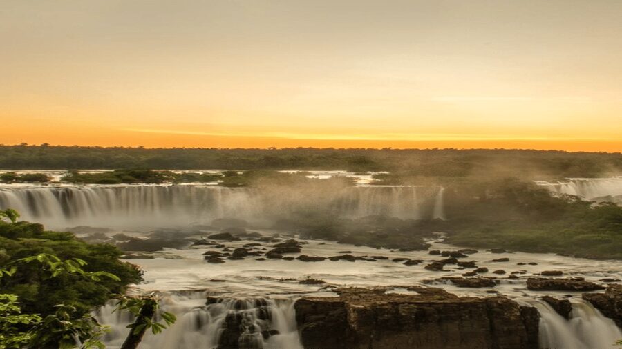 From Foz do Iguaçu: Sunset at the Falls - What the guide adds