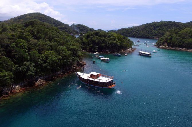 From Rio : Angra & Ilha Grande Day Trip with Boat Tour and Lunch - Boarding the boat in Angra dos Reis