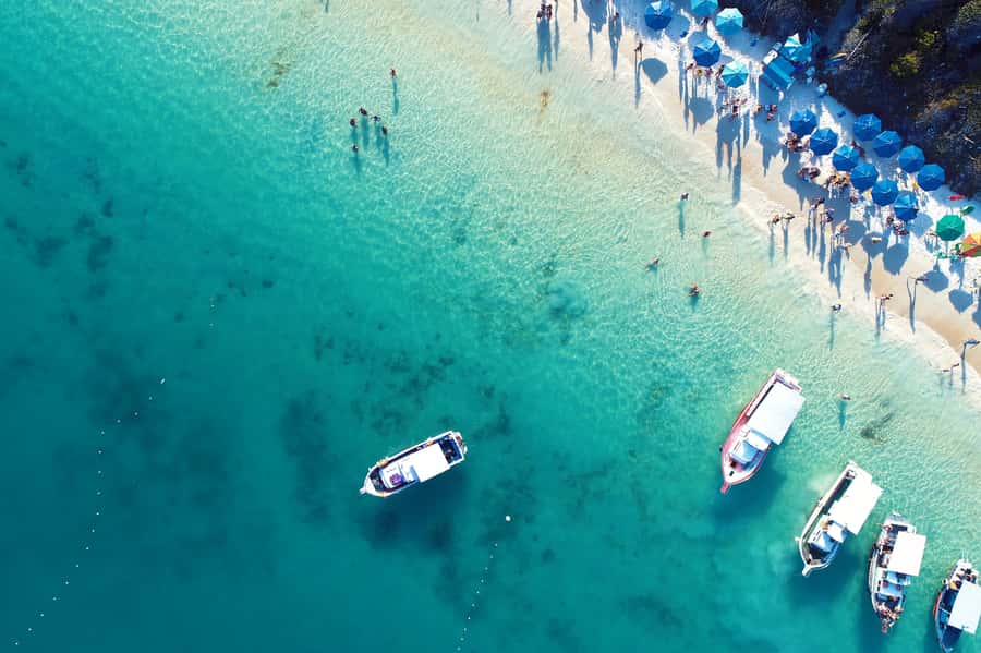 From Rio: Arraial do Cabo Day Trip with Boat Tour - Boarding the schooner in Arraial do Cabo