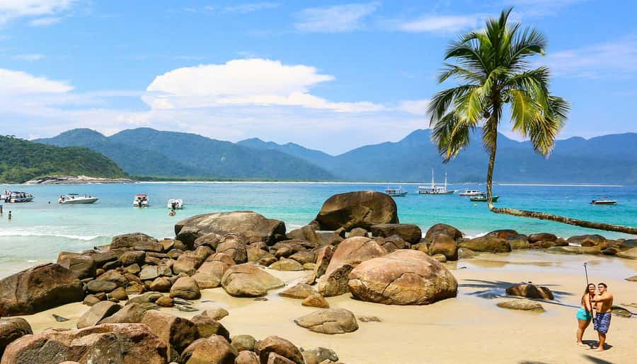 From Rio de Janeiro: Angra dos Reis & Ilha Grande Day Tour - What the boat day feels like with a large group