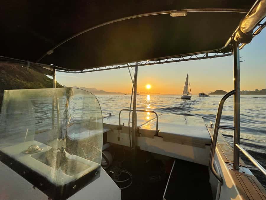 From Rio de Janeiro: Private Speedboat Tour - Vermelha Beach and the coast around Rio