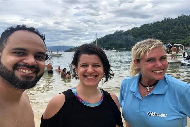 Full-Day Speedboat Tour in Angra and Islands with pick-up in Rio - Cataguás Island for sand and a slower pace