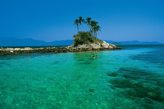 Full-Day Speedboat Tour in Angra and Islands with pick-up in Rio - Praia da Fazenda for shade and a snack