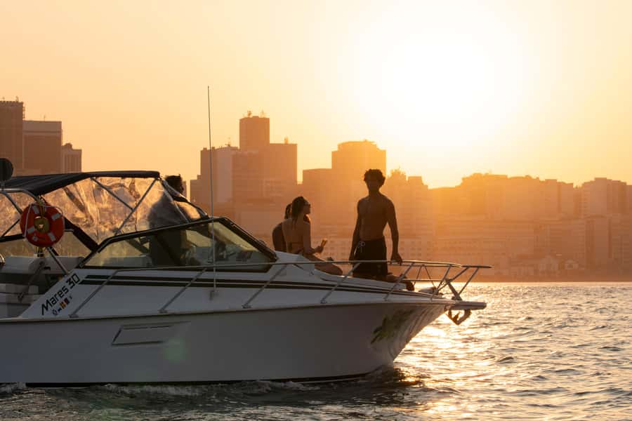 Glória: Sunset Speedboat Cruise with Drinks and Snacks - Starting at Marina da Glória