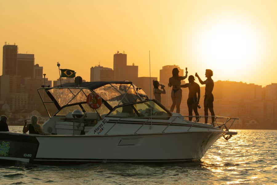 Glória: Sunset Speedboat Cruise with Drinks and Snacks - Sunset with Sugarloaf and Christ the Redeemer