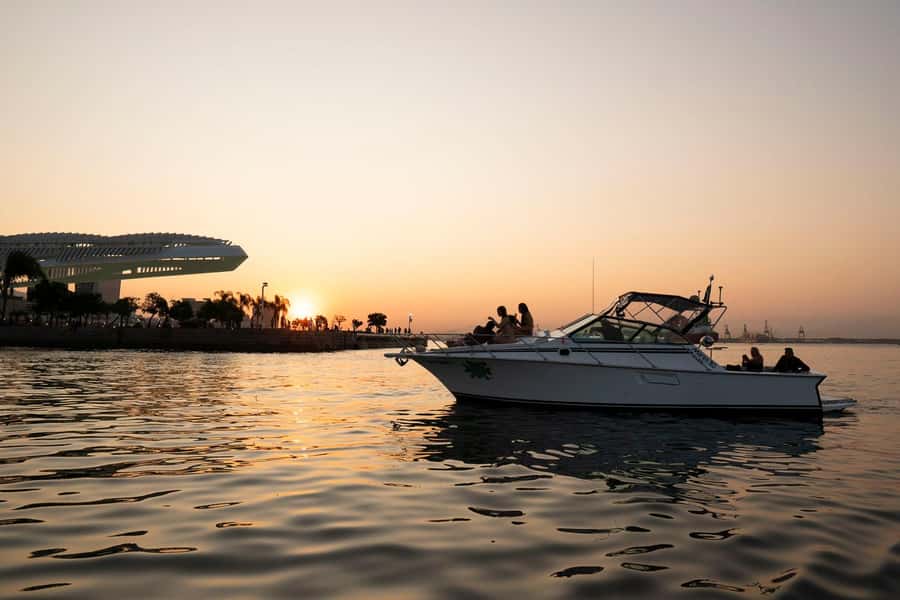 Glória: Sunset Speedboat Cruise with Drinks and Snacks - Who will enjoy this cruise most?