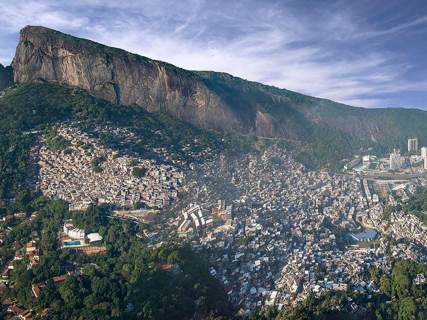Guided Excursion: Get to Know Rocinha - Murals, graffiti, and the visual character of the neighborhood