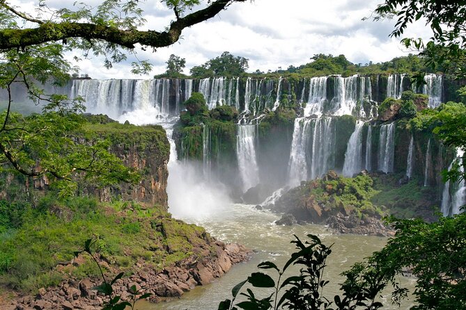 Guided Nature Tour in Argentina Cataratas Circuit + Lunch - Why the Argentine side deserves a full day
