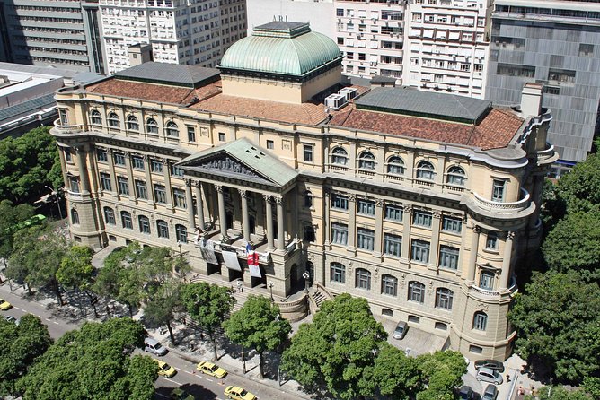 Guided Walk through the Historic Center of Rio DE Janeiro - Walking the old Rua Direita