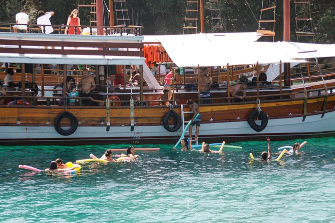 Half-Day Ilha Grande Schooner Tour - The party atmosphere is part of the deal