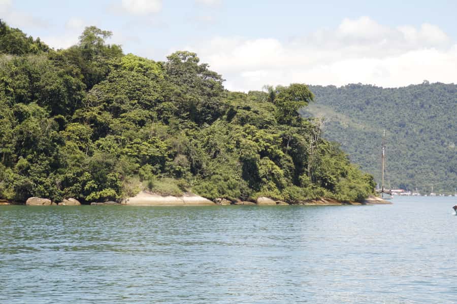 Half-Day Schooner Cruise and Snorkeling in Paraty Bay - Lula’s Beach for calm water and sand