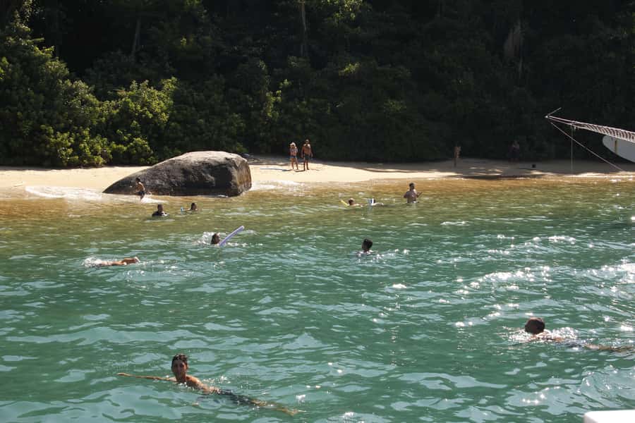 Half-Day Schooner Cruise and Snorkeling in Paraty Bay - Red Beach and the last swim
