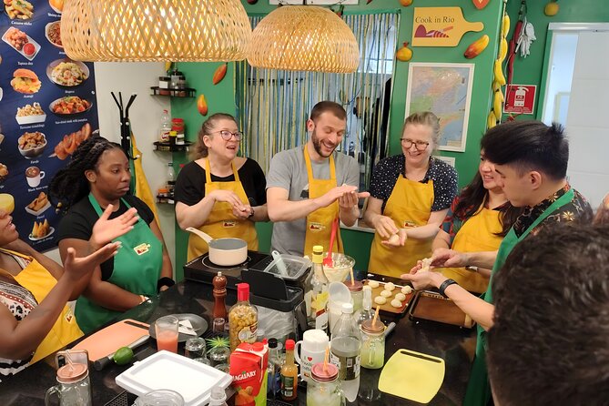 Hands-On Cooking Class in Rio: Iconic Street Foods & Caipirinhas - Meeting in Ipanema and settling into the class