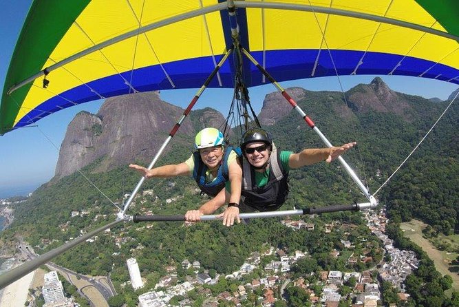Hang gliding in Rio de Janeiro - Landing at São Conrado Beach