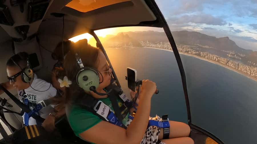 Helicopter flight no doors in Rio de Janeiro - Arpoador and the best photo rhythm