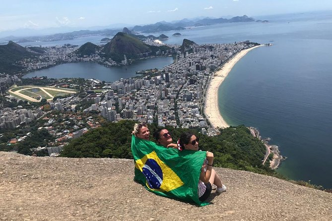 Hikking the Favela + Morro Dois Irmaos! - Key points to know before you book