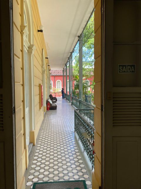Historic City Tour Manaus by car with 3 stops. - Guides, Languages, and Personal Attention