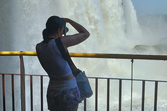 Iguaçu Falls: An Immersion Between Brazil and Argentina - The Argentine side brings you closer to the water