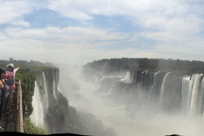 Iguaçu Falls Private Tour Brazil & Argentina with Tickets - Aline and the value of a private guide