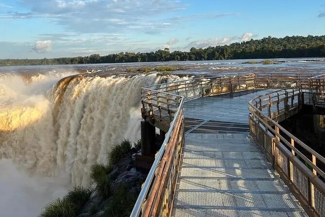 Iguaçu Falls - Riding the ecological train before the trails