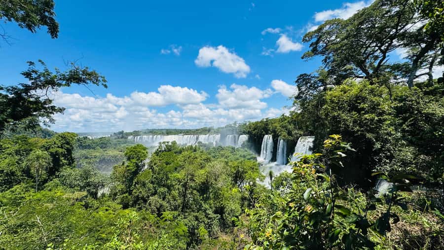 Iguassu Falls: Private Day Tour Brazil & Argentina - Crossing from Argentina to Brazil