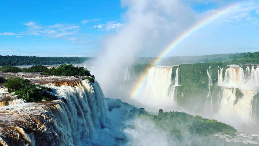 Iguassu Falls: Private Tour Argentina side - Devil’s Throat and the roar below