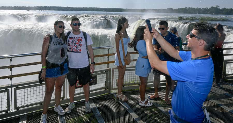 Iguassu Waterfalls: 1 Day Tour Brazil and Argentina's sides - Timing your flight after the tour