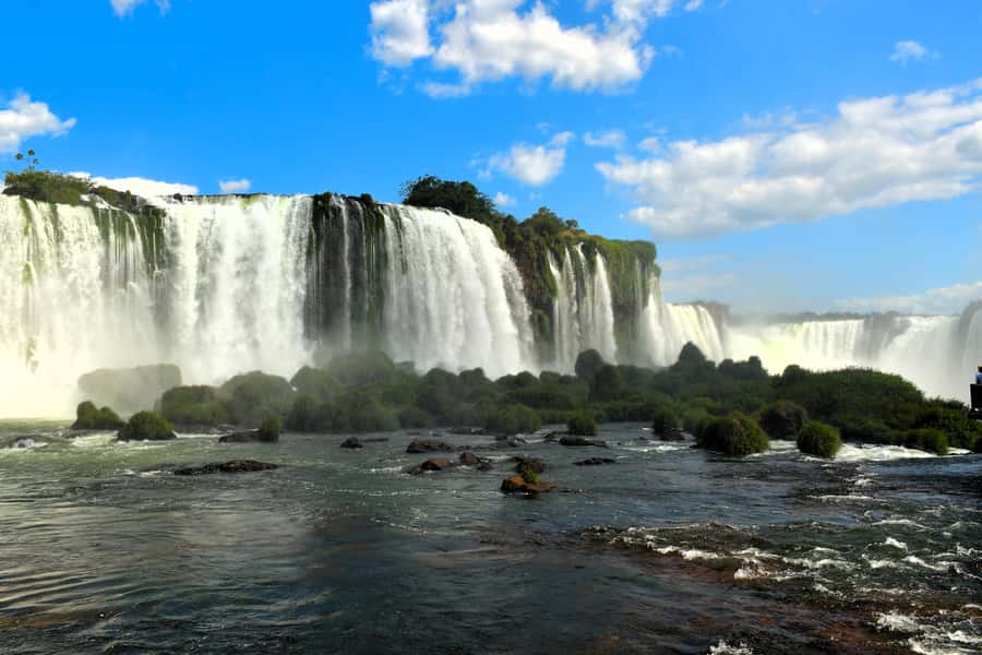 Iguassu Waterfalls: 1 Day Tour Brazil and Argentina's sides - Why seeing both sides makes sense