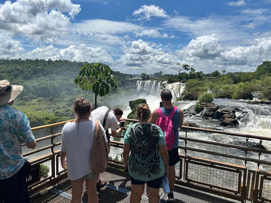 Iguassu Waterfalls: 1 Day Tour Brazil and Argentina's sides - Crossing into Argentina with less fuss