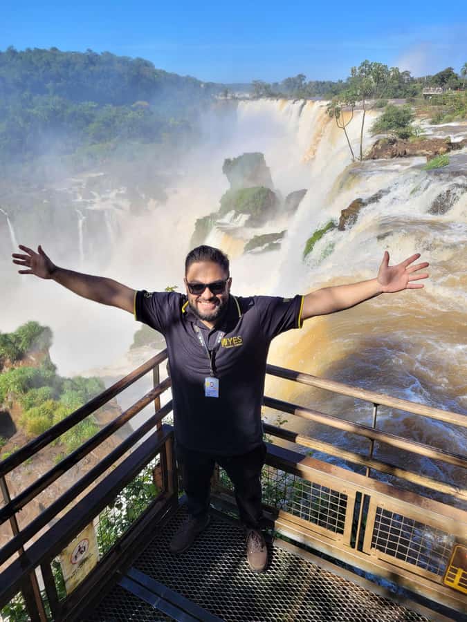 Iguassu Waterfalls Private Day Tour: Both sides, same day! - Hotel pickup and the cross-border plan
