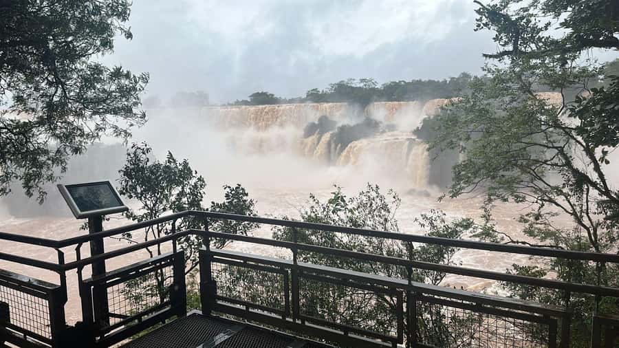 Iguazu Falls: Brazil & Argentina in One Day (Private) - The value of a private guide and car