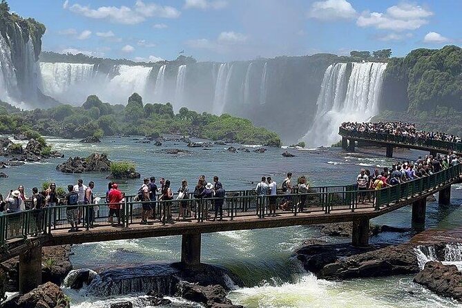 Iguazu Falls: Private Day tour Brasil & Argentina - What the private guide adds to the day