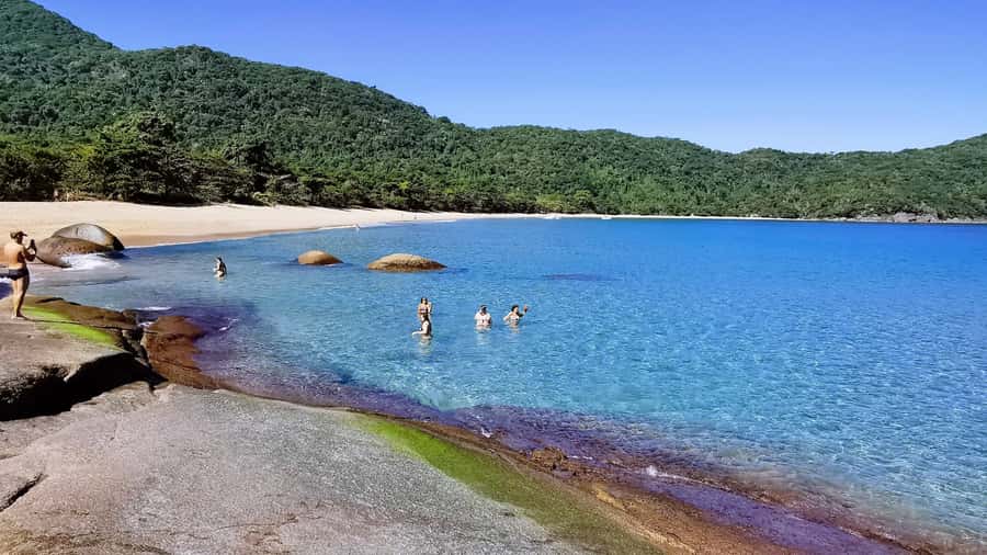 Ilha Grande: 360° Circumnavigation Speed Boat Tour - 8h - Caxadaço: a short first swim stop