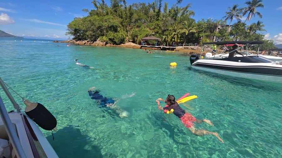 Ilha Grande: 6-Hour Speedboat Tour to Blue and Green Lagoons - The speedboat ride along Ilha Grande