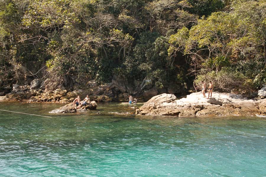 Ilha Grande: Blue Lagoon Schooner Tour - Timing, tide, and the horn matter