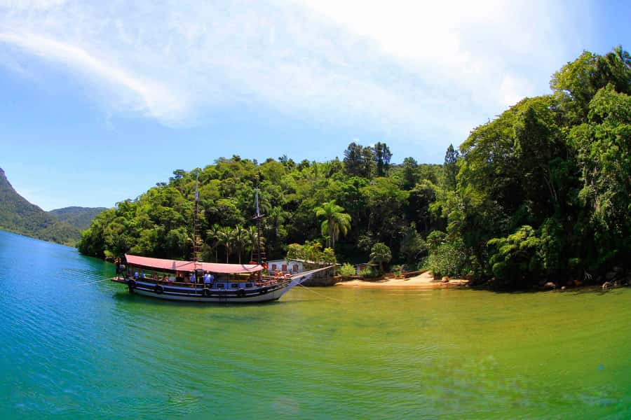Ilha Grande: Blue Lagoon Schooner Tour - Who should book this trip