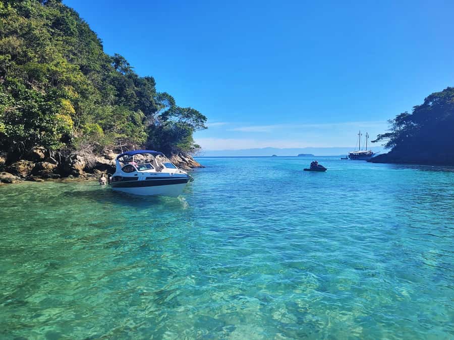 Ilha Grande: Blue Lagoon Schooner Tour - Setting out from Vila do Abraão