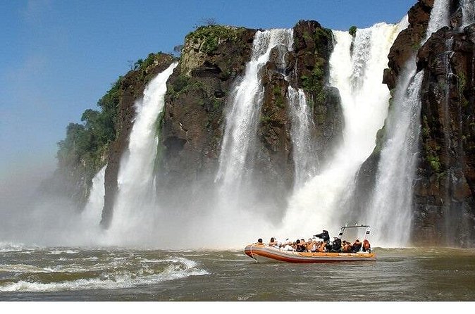 Macuco Safari Boat Trip - The guide and staff experience