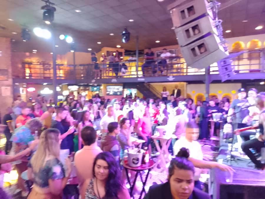 Night life tour in sao Paulo - Drinks, food, music, and club entry