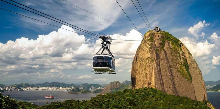 One day Rio's Bests: Favelas, Christ, SugarLoaf, Selarón... - Flamengo and Botafogo on the way to Sugarloaf