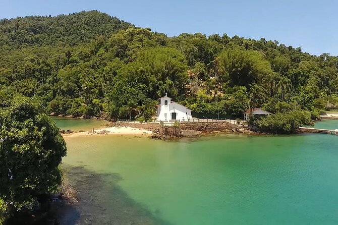 Paradise Islands in Angra dos Reis Private Boat Route - The crew and the feel of a private boat