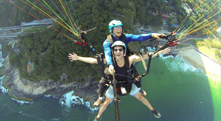 PARAGLIDING FLIGHT IN SÃO CONRADO - RIO DE JANEIRO - Pedra Bonita gives you Rio from a rare angle