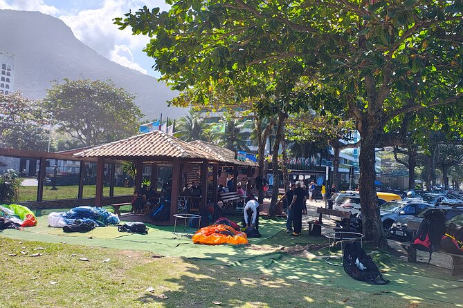 Paragliding in Rio with BigFly crew pick up included. - A peaceful landing at Praia do Pepino