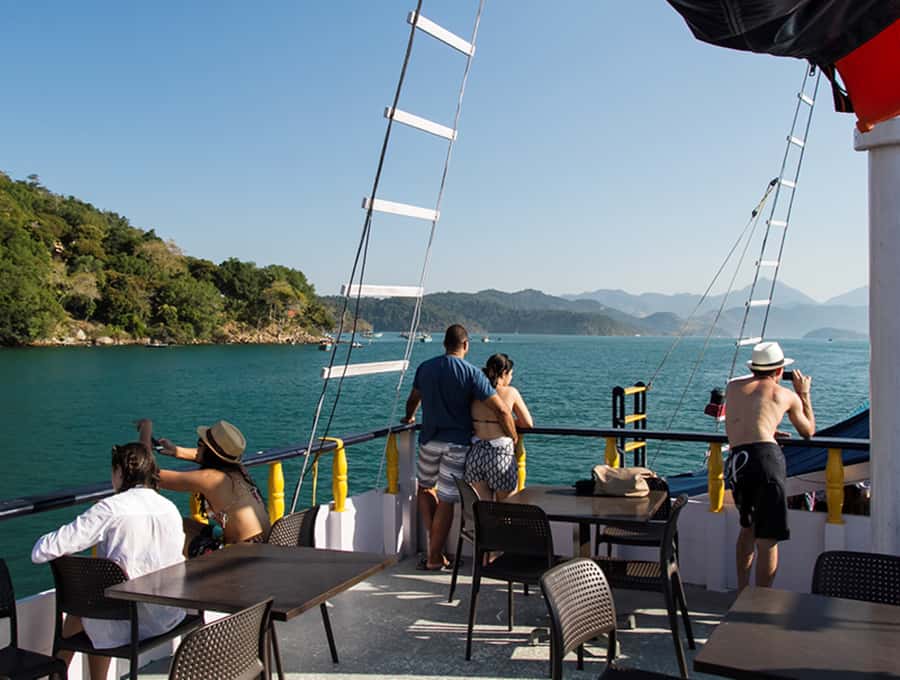 Paraty Bay: Islands & Beaches Boat Tour with Snorkeling - Why this five-hour cruise works so well