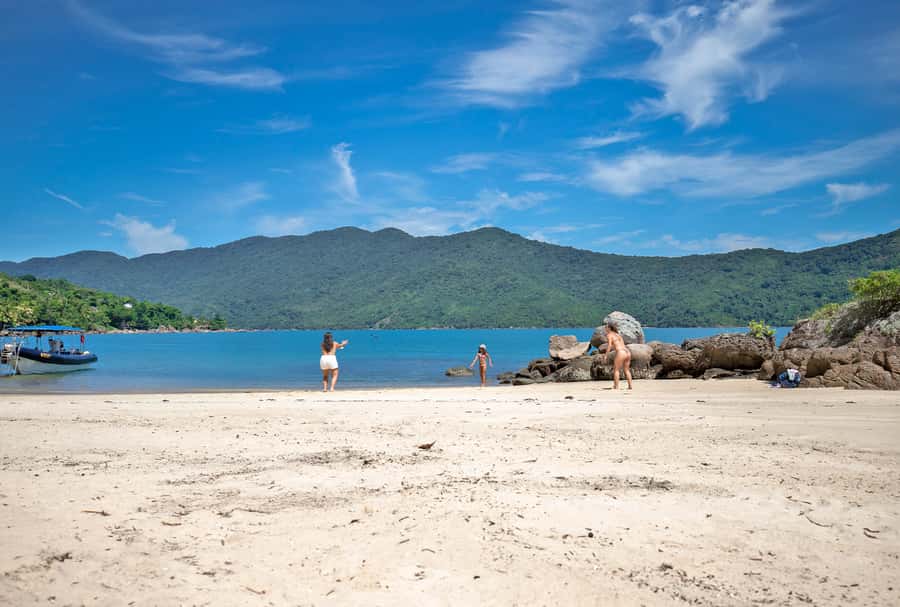 Paraty: Fast Boat Expedition to Saco do Mamangua - From Av. Roberto Silveira to Paraty Bay
