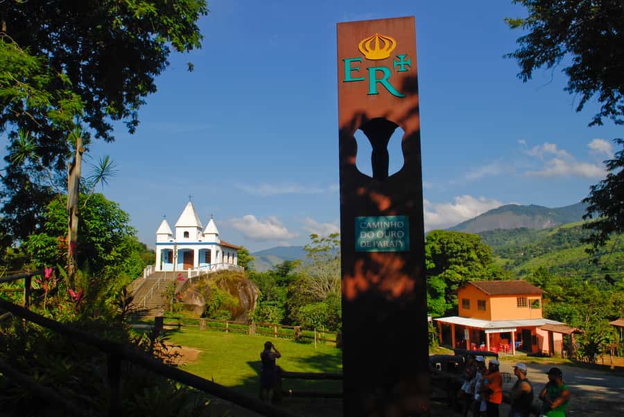 Paraty: Jungle Waterfalls and Cachaça Distillery Jeep Tour - Guides, language, and the human side of the day