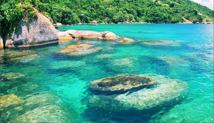 Paraty: Schooner Boat Tour with Beaches and Snorkeling - Four stops, forty minutes at a time